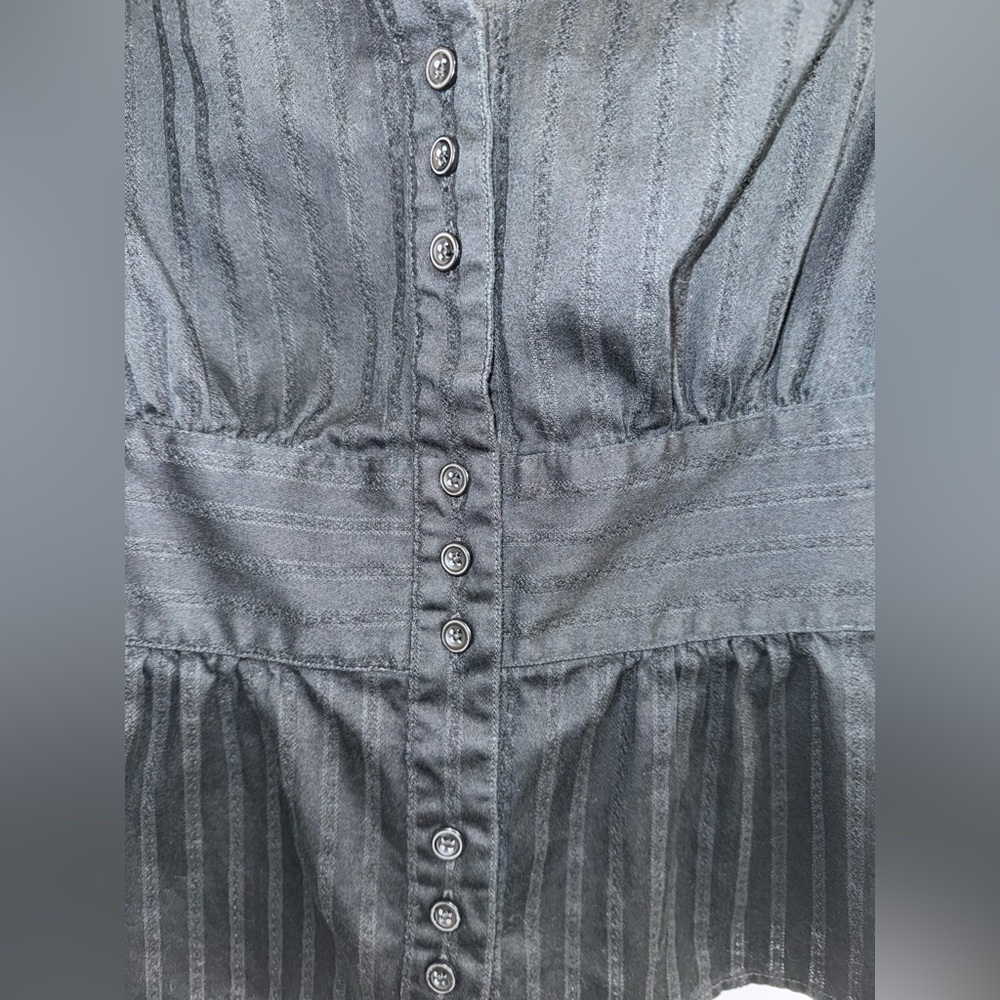 Ann Taylor Petite Textured Black Short Sleeve Button-Down Shirt, Size 0P - Picture 4 of 11